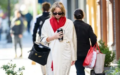 What Jennifer Lawrence’s Simple Leather Bags Tell Us About Minimalist Bag Trends